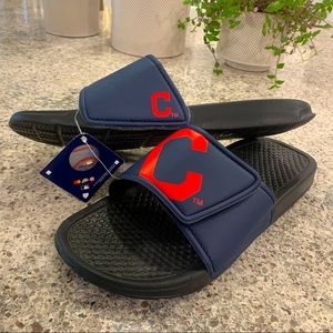 Unisex Cleveland Indians Slides Size M (9-10)
